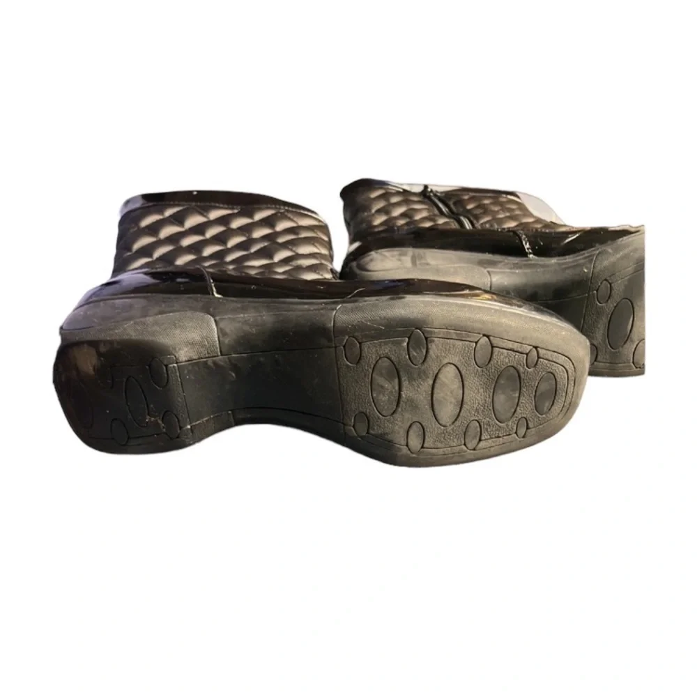 White Mountain Black Satin Water Resistant Insulated Boots Size 9M